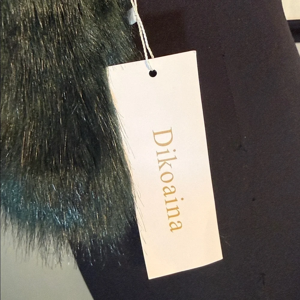 NWT Dikoaina Hunter Green Faux Fur Shawl Wrap